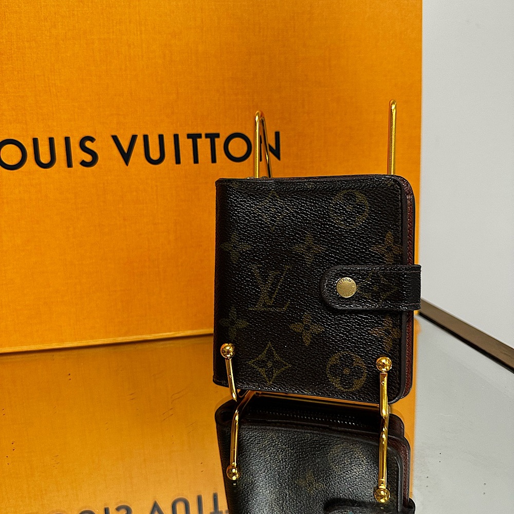 Authentic Louis Vuitton Monogram Snap Wallet